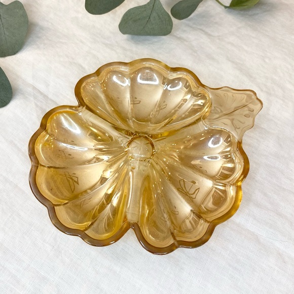 Vintage Iridescent Marigold Carnival Glass Three Leaf Clover - Picture 5 of 8